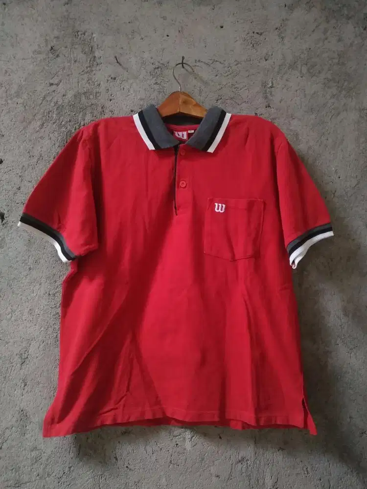 kaos kerah merah
