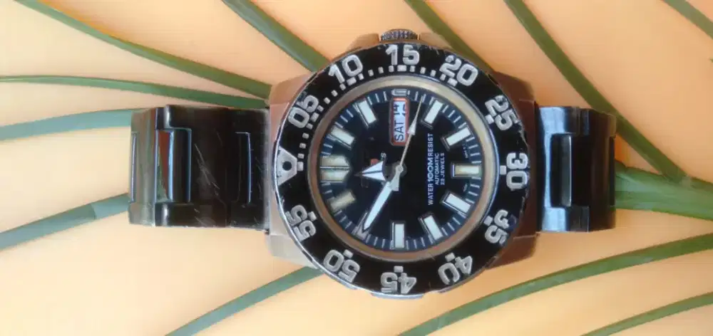 Di jual original dan asli tahan air 100 meter Seiko 5 sporty ada tgl,