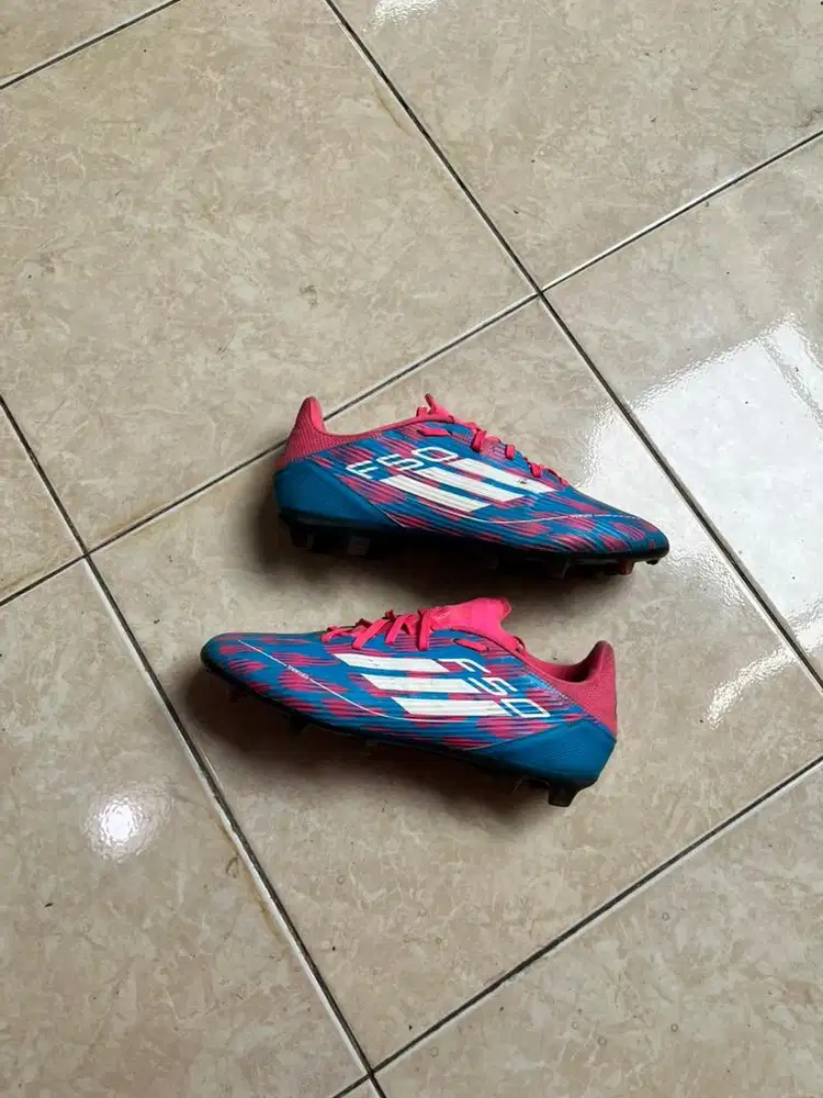 Sepatu Bola Adidas F50 League