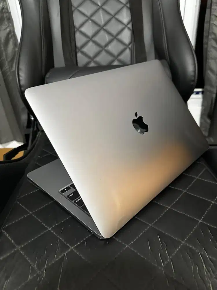 Macbook Air M1 2020 NOMINUS BH 97% CC 127