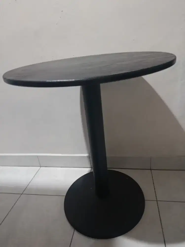 Meja hitam bagus