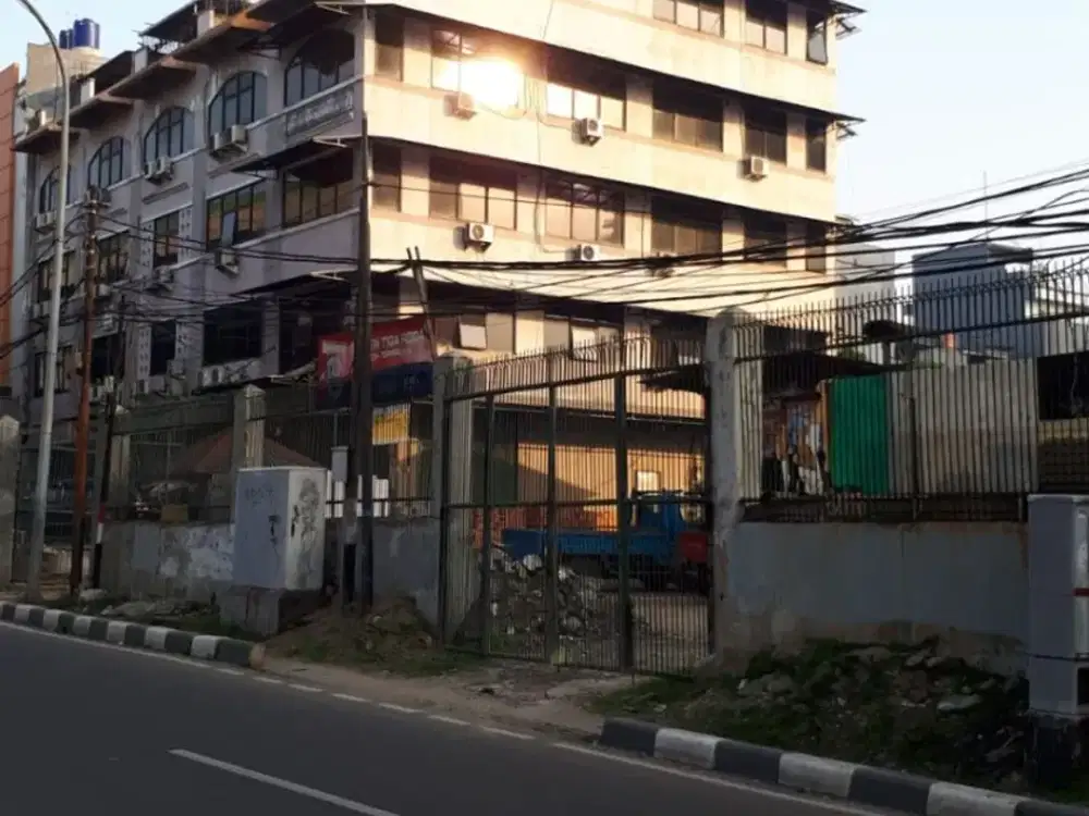 DIJUAL Ruko gandeng 5 di Kebayoran Baru- Jakarta Selatan (dekat Gandaria City)