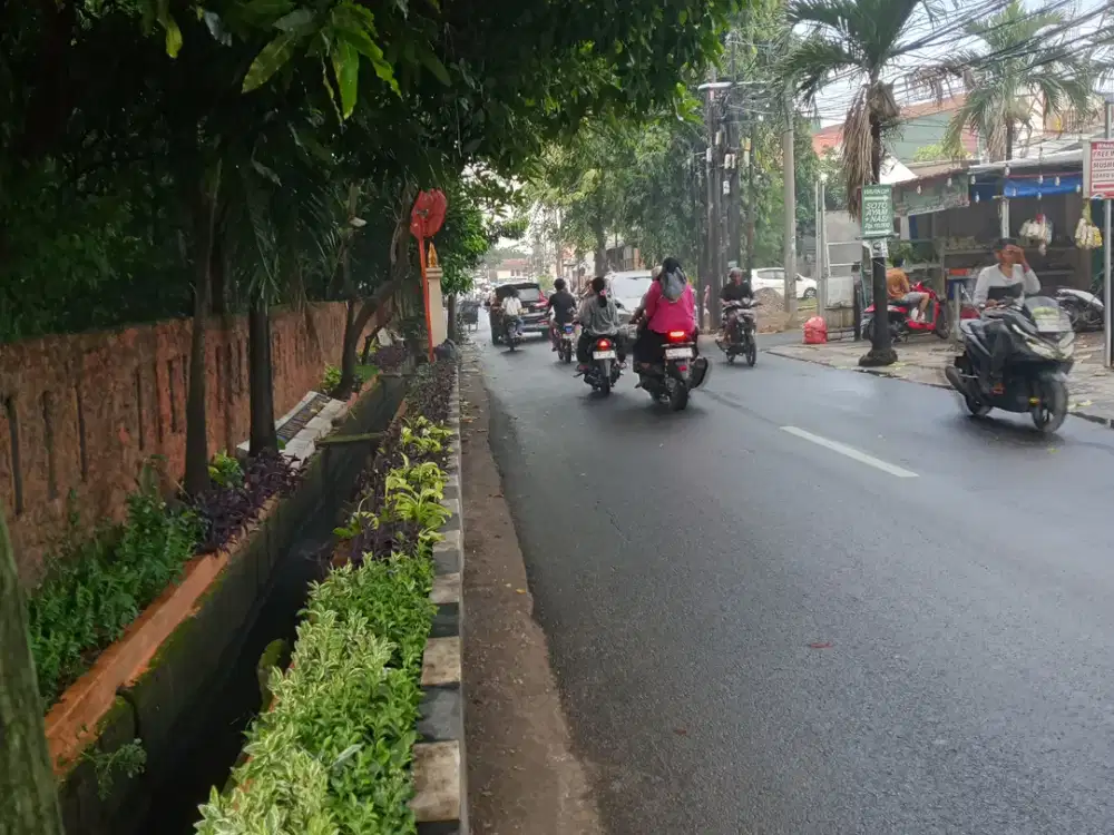Di sewakan tanah di tepi jalan raya di muncul Cipayung Jakarta Timu