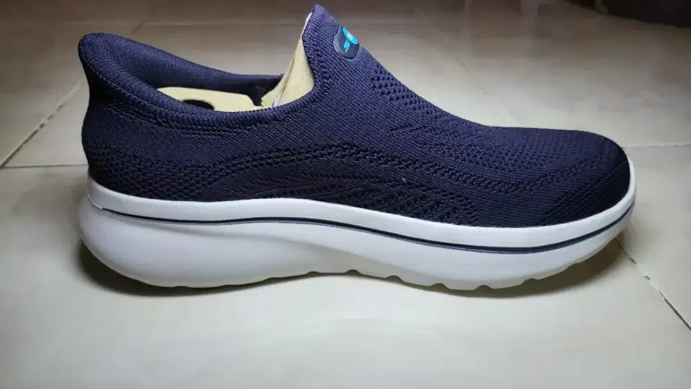 Skechers Slips-On Biru Navy