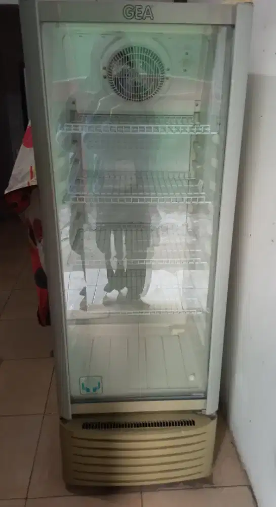 Di jual showcase GEA 4 rak