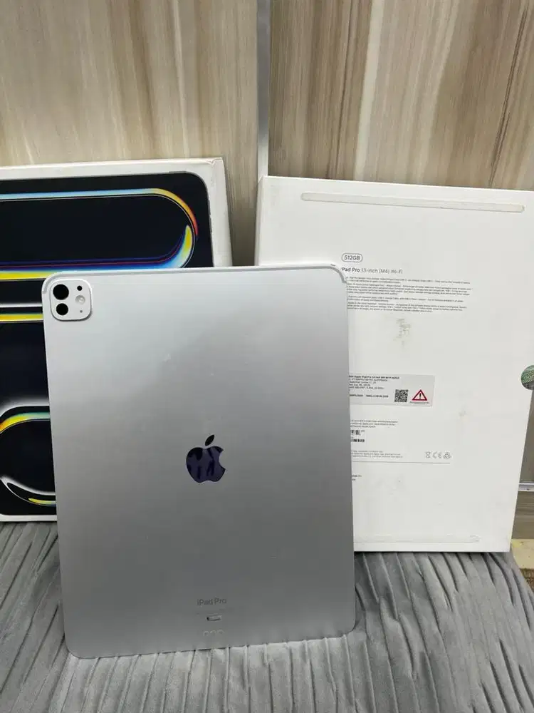 IPAD PRO M4 13 512GB wifi resmi ibox ( minus lcd retak kecil fungsiok
