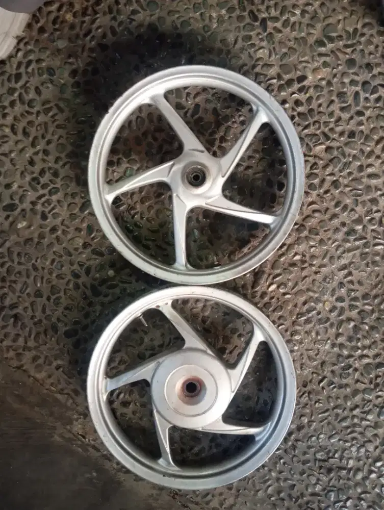 Velg Ori copotan Beat kondisi normal oke di graha raya