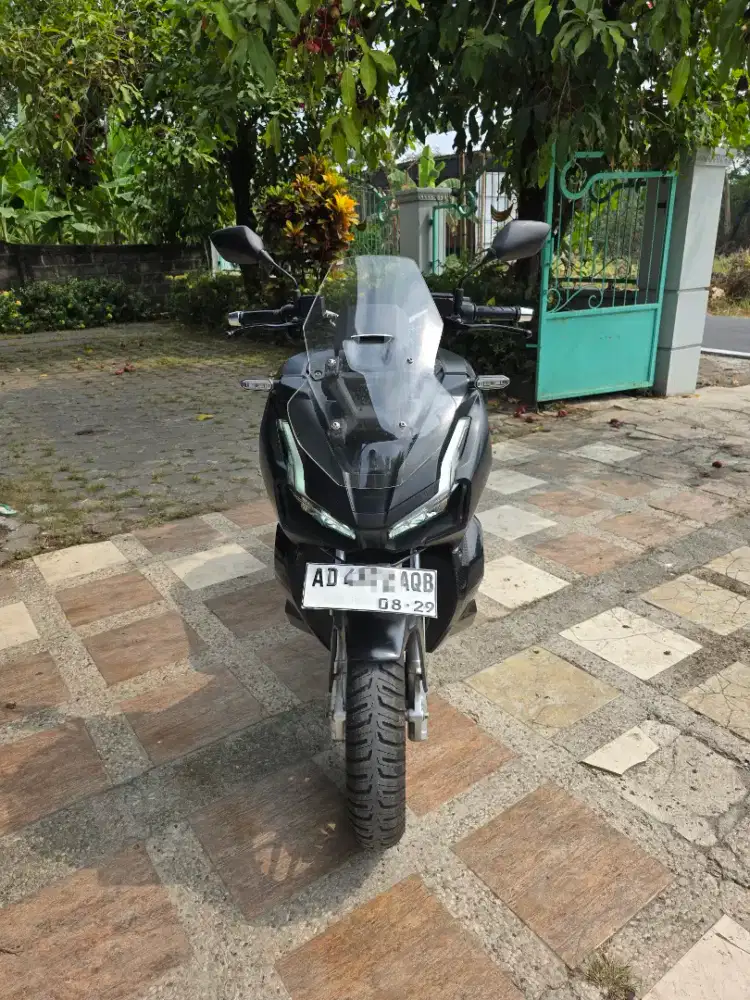 Honda Adv 150 like new