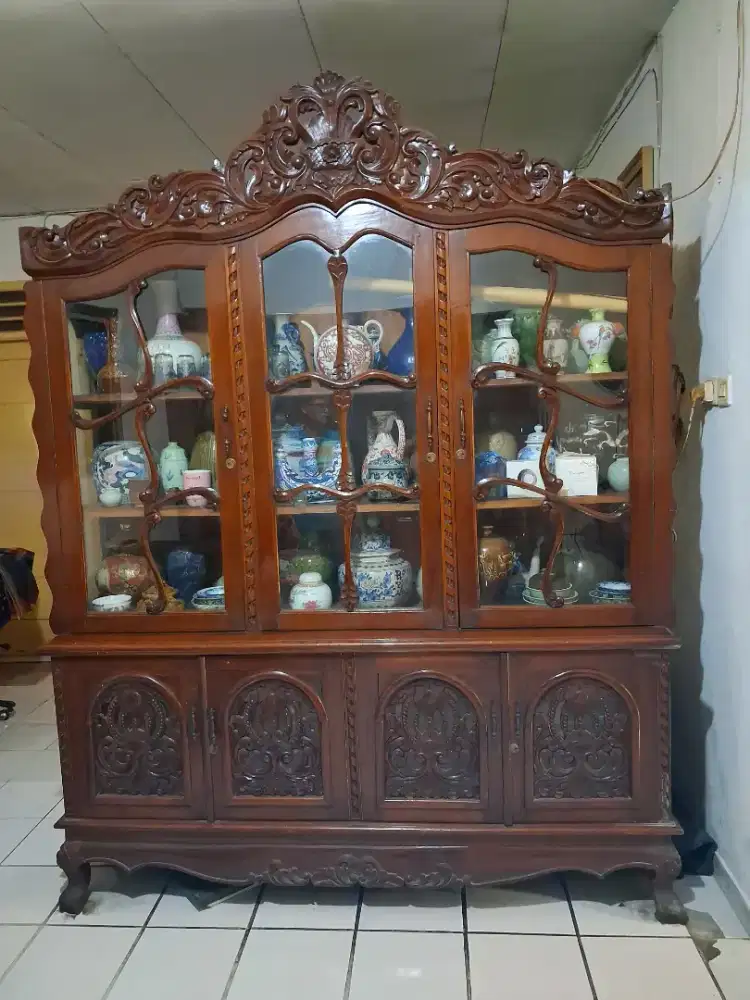 Lemari Pajangan Kayu Jati