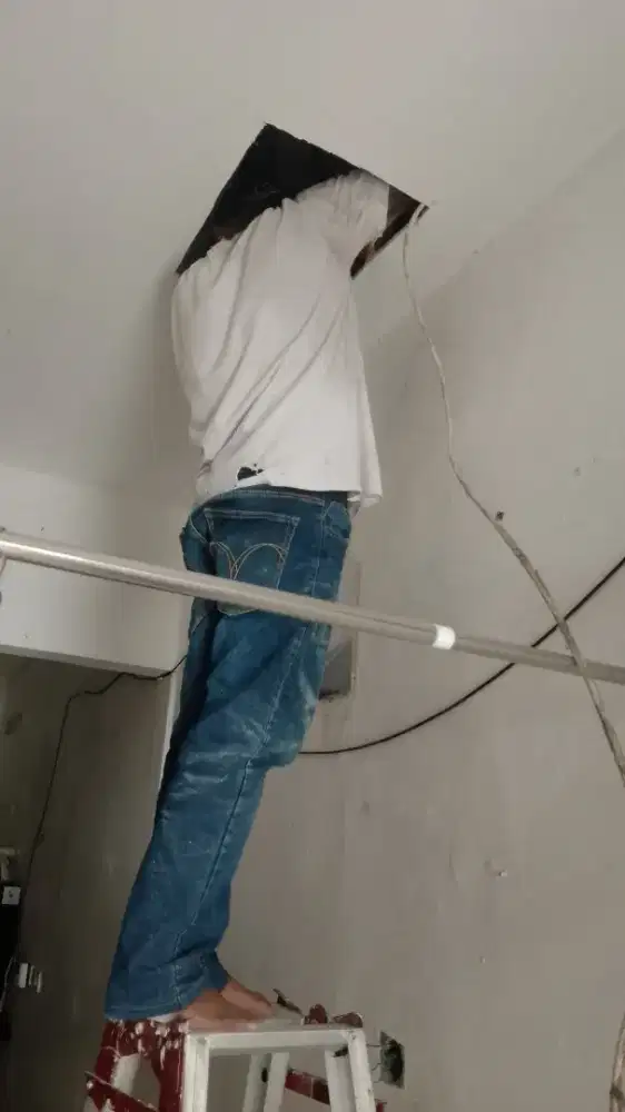 Tukang listrik ini ya Pak bu