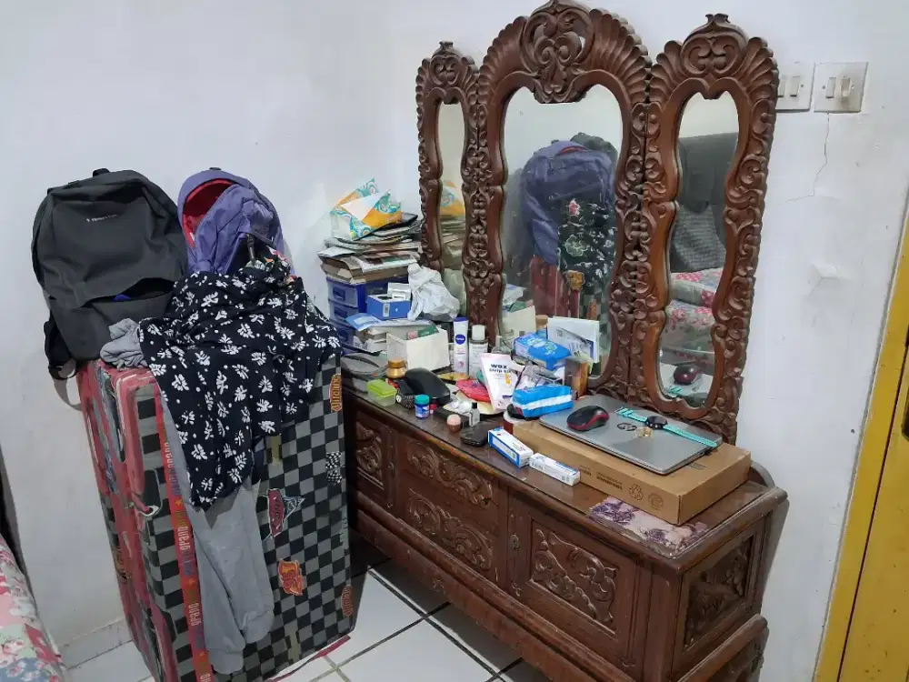 Meja Rias Jati Antik