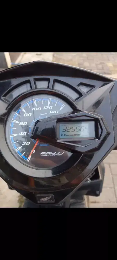 Dijual Honda Beat CBS th. 2023 warna abu abu & hitam.