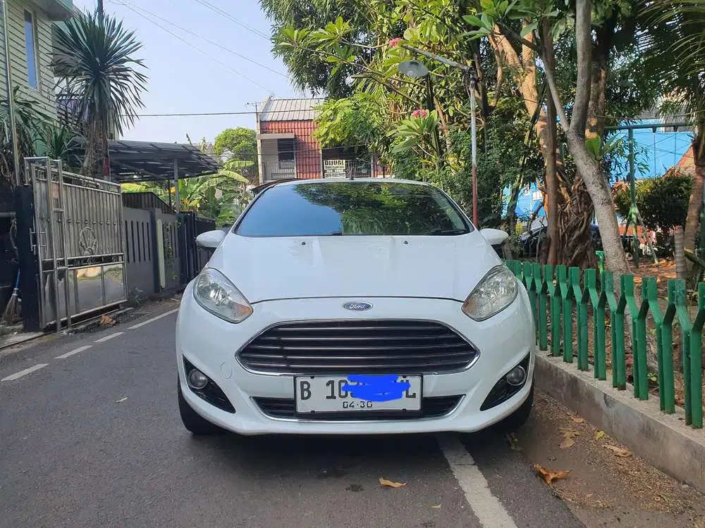 CASH MURAH, Ford Fiesta Sport, PUTIH, 2014,Matic, Pajak pjg, KM 114RB,