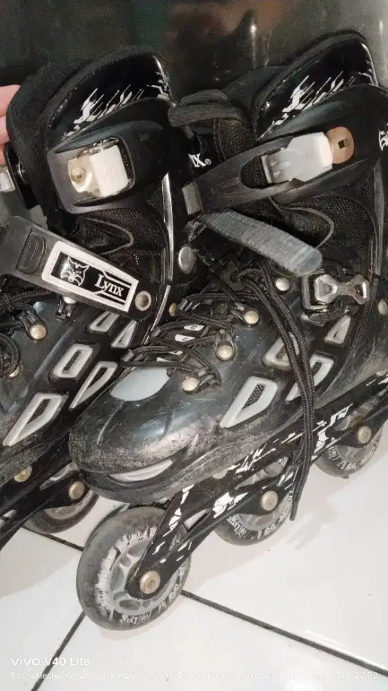 Sepatu roda Lynx DS 178 (inline skate)