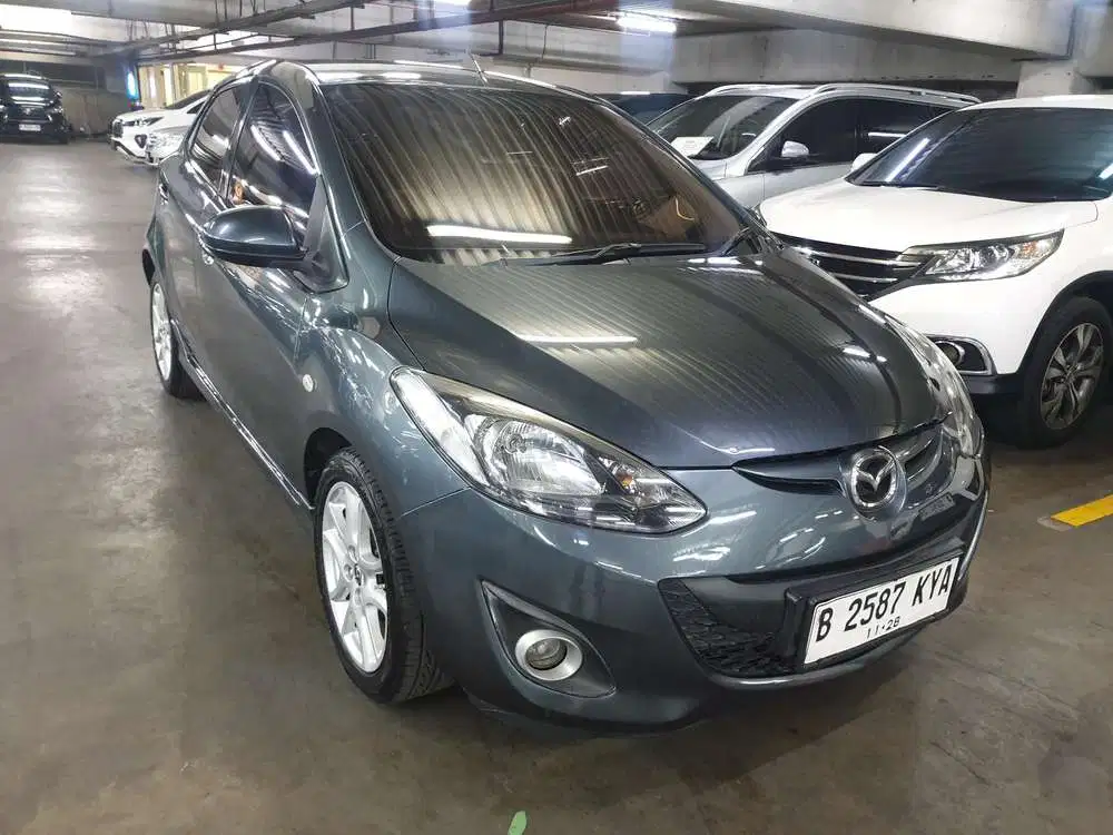 Mazda 2 R A/T 2012 Abu2 Metalik Low KM Mulus Bagus Sekali Dp 7 Jt