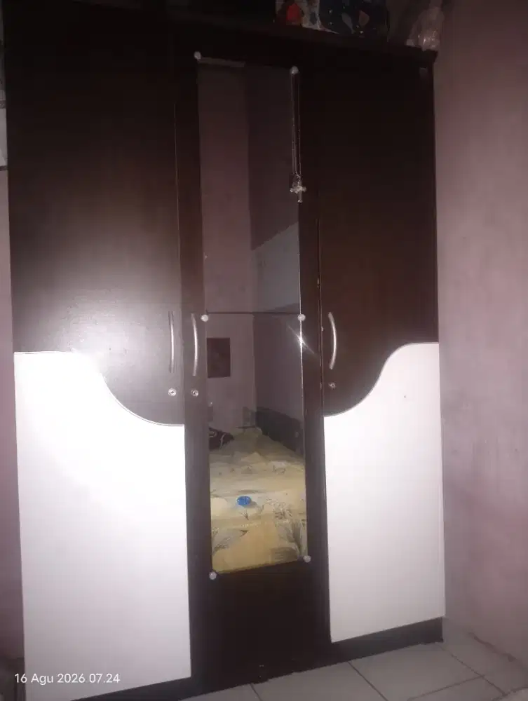 Di jual lemari kain