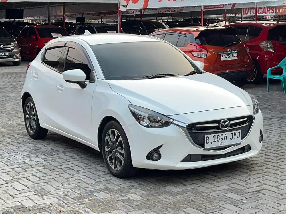 MAZDA 2 R 2015 MATIC // KREDIT DP 20 JUTA