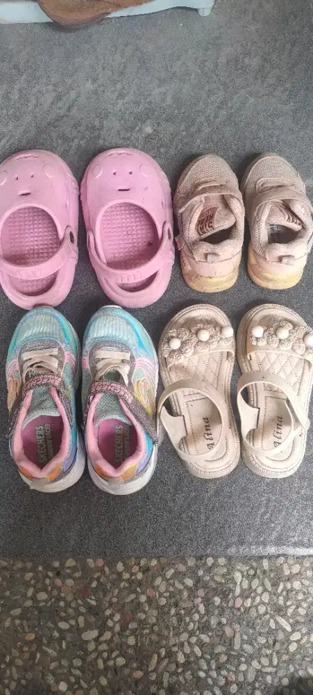 Sepatu Anak Perempuan