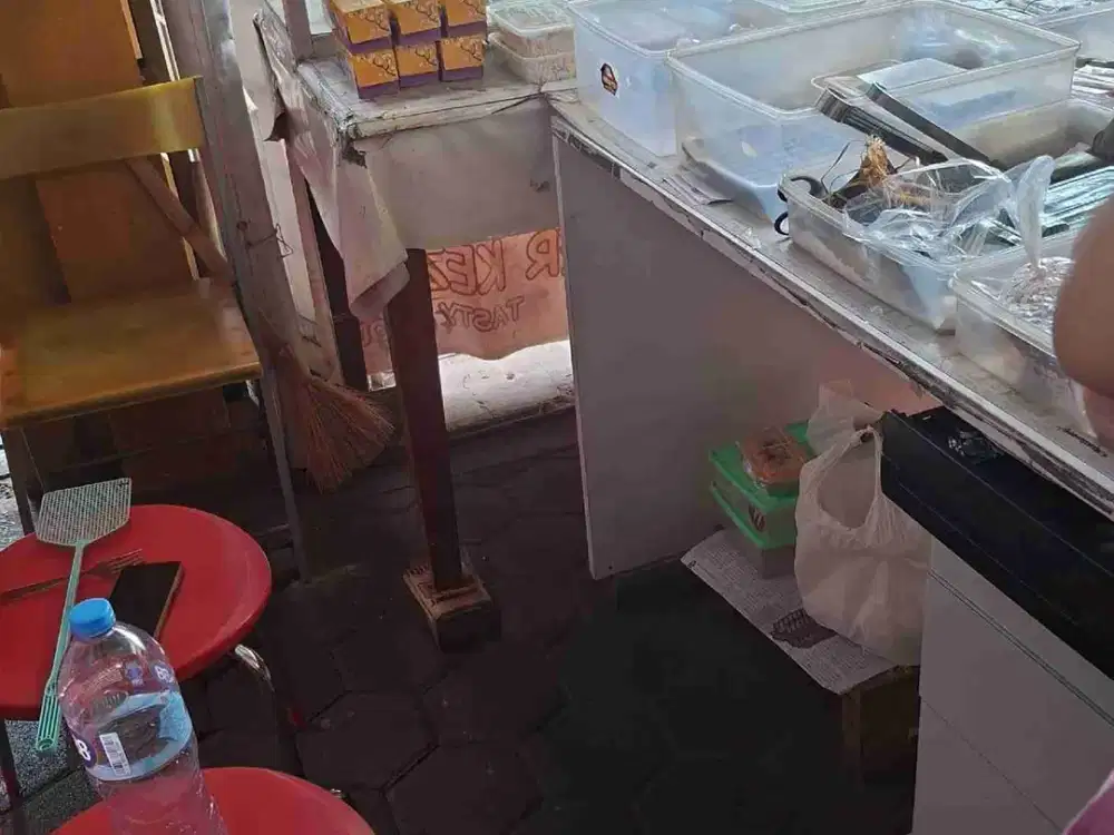 Disewakan Ruang usaha sangaaattt strategis ramai pengunjung di maintoad pusat jl riau bandung