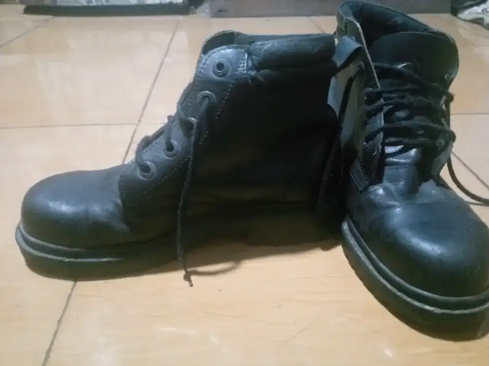 sepatu safety 40