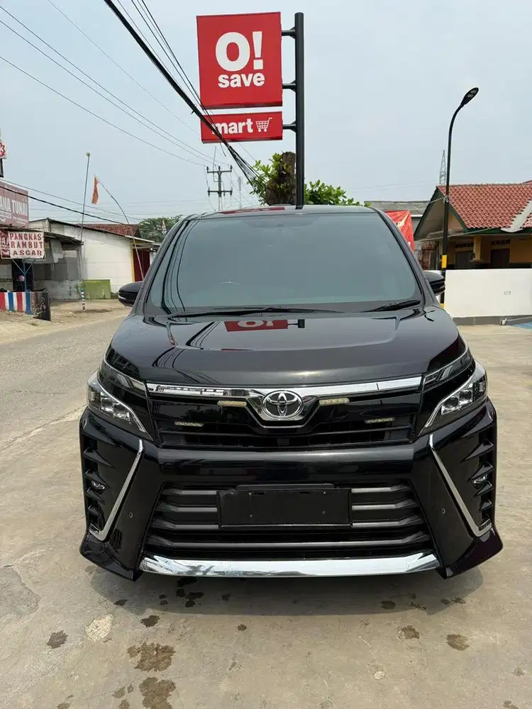 Toyota voxy 2017 antik terawat nama sendiri