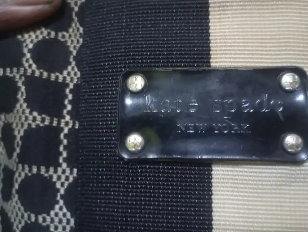 Tas import beli di Singapore