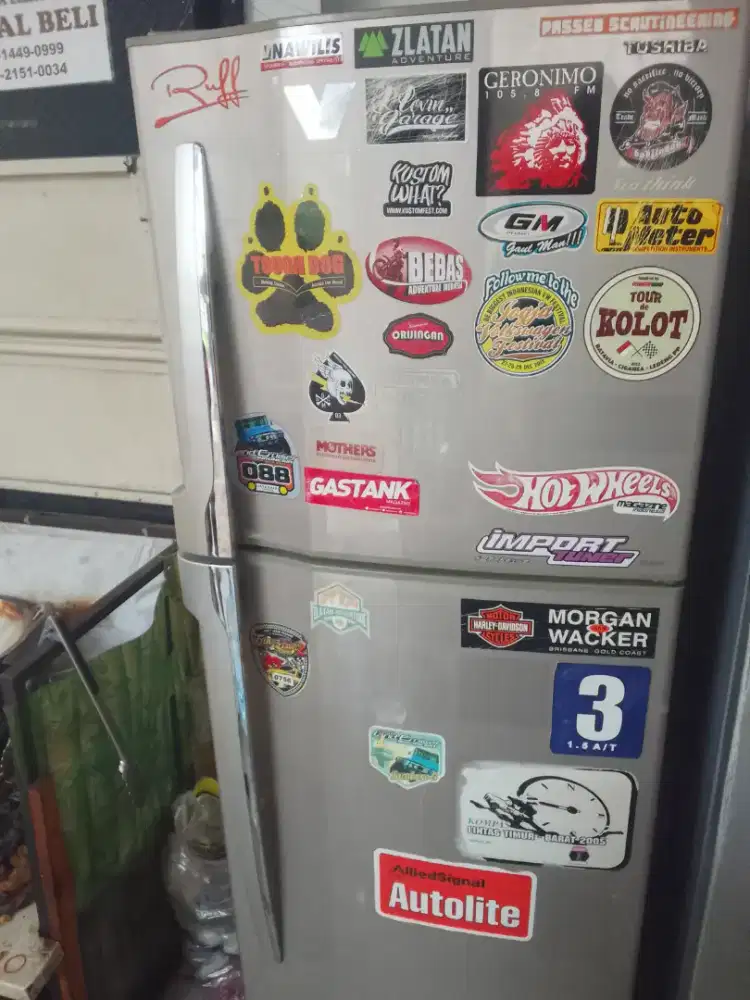 Dijual kulkas merek toshiba kondisi normal tinggal pake