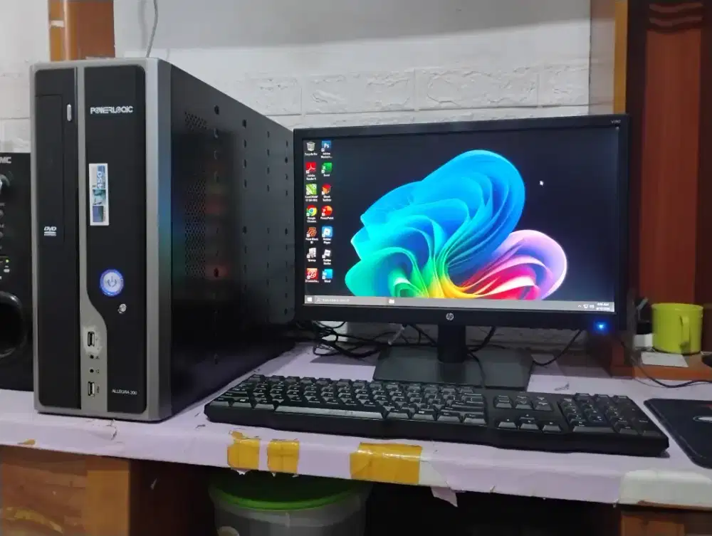 Pc gaming PB dan Roblox / intel gen4 + ram 8gb + ssd vgen + monitor 19