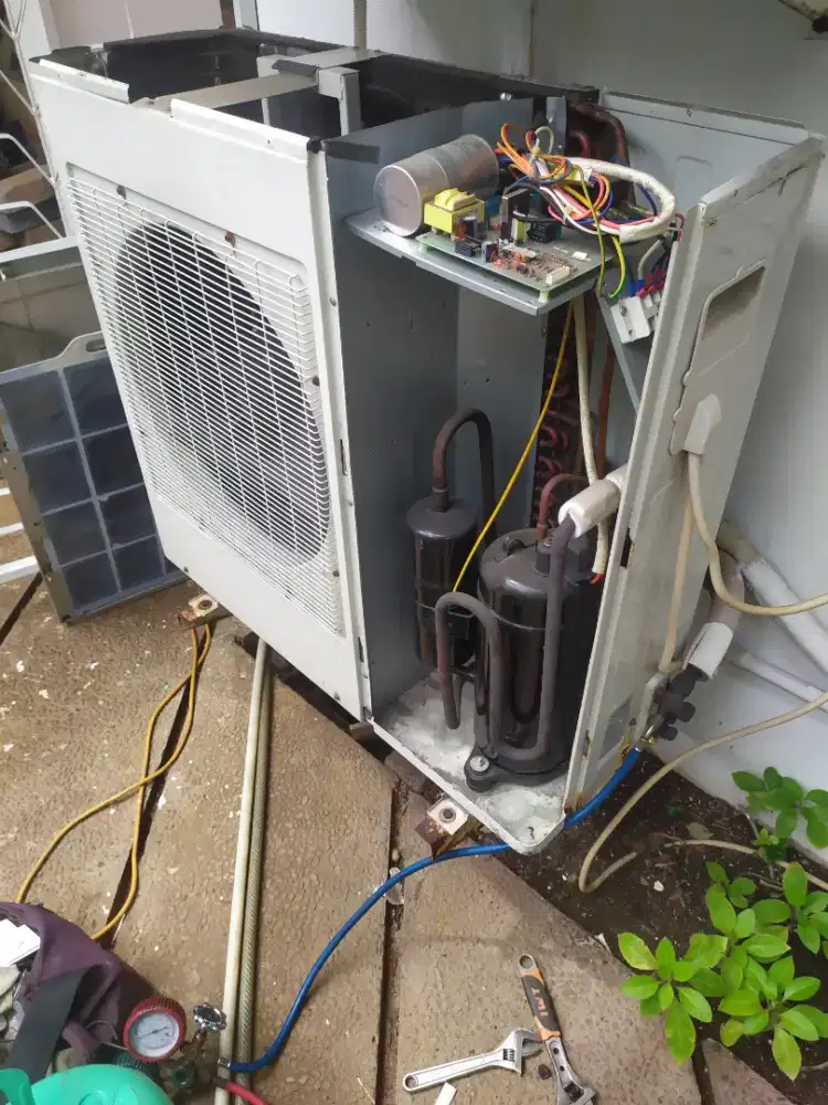 SERVICE AC JAKARTA PUSAT