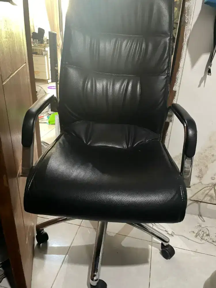 Kursi Direktur Kantor Informa