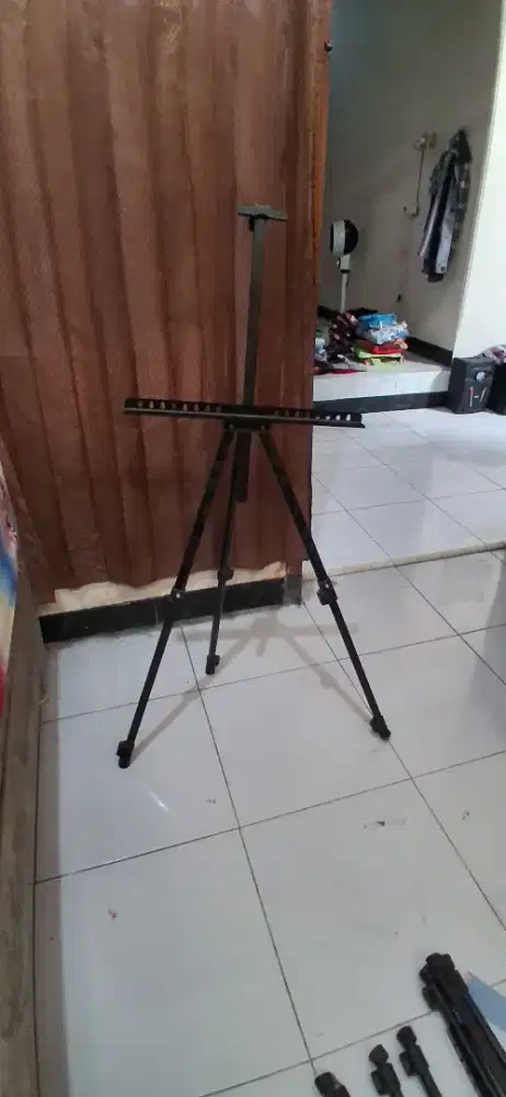 Standing banner / tripod banner