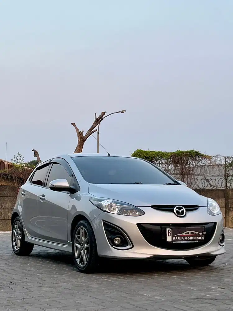 Mazda 2 RZ AT 2014 Mazda 2 R..LOW KM!