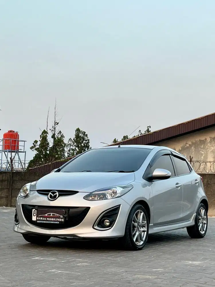Mazda 2 RZ AT 2014 Mazda 2 R..LOW KM!
