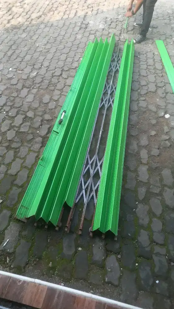 Tukang service rolling door folding gate panggilan murah
