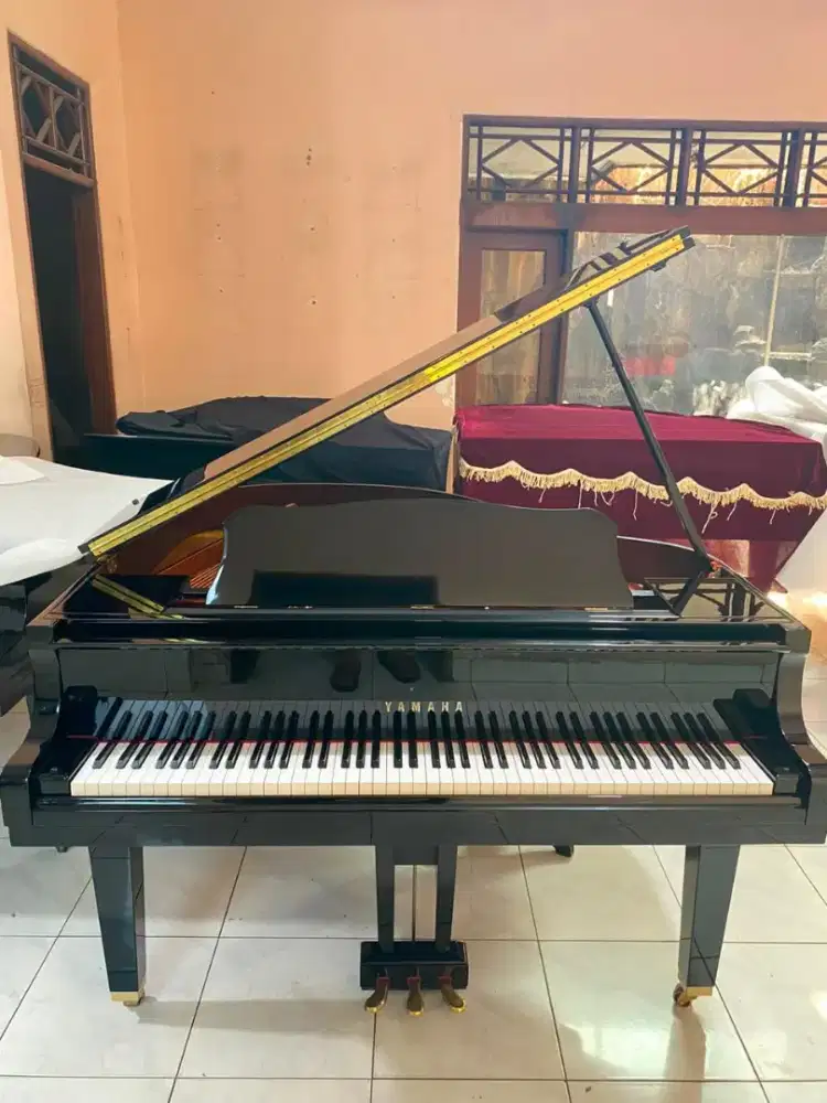 Yamaha Beby grand piano GB1K J terbaru hitam