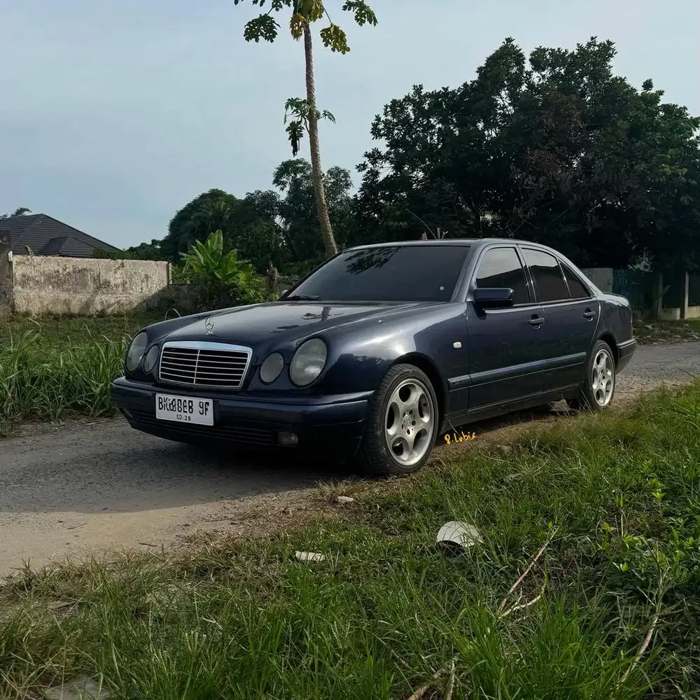 Mercedes Benz E230 Automatic