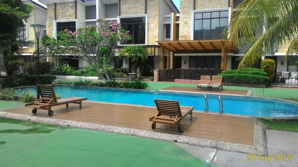 Disewakan siap huni rapi terawat rumah 2 lantai furnished di bsd city