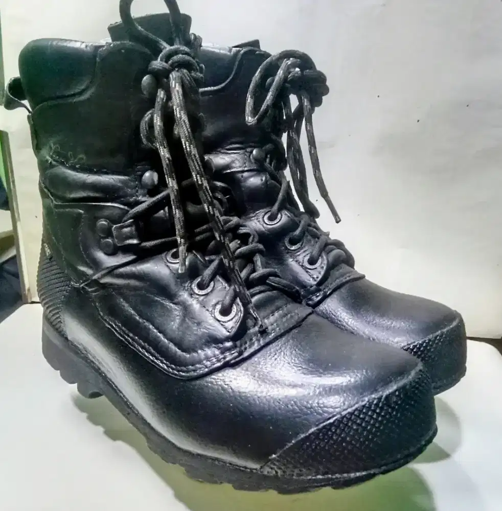 Size 39 - Lundhags - Sepatu Pria Casual Kulit Keren Kekinian