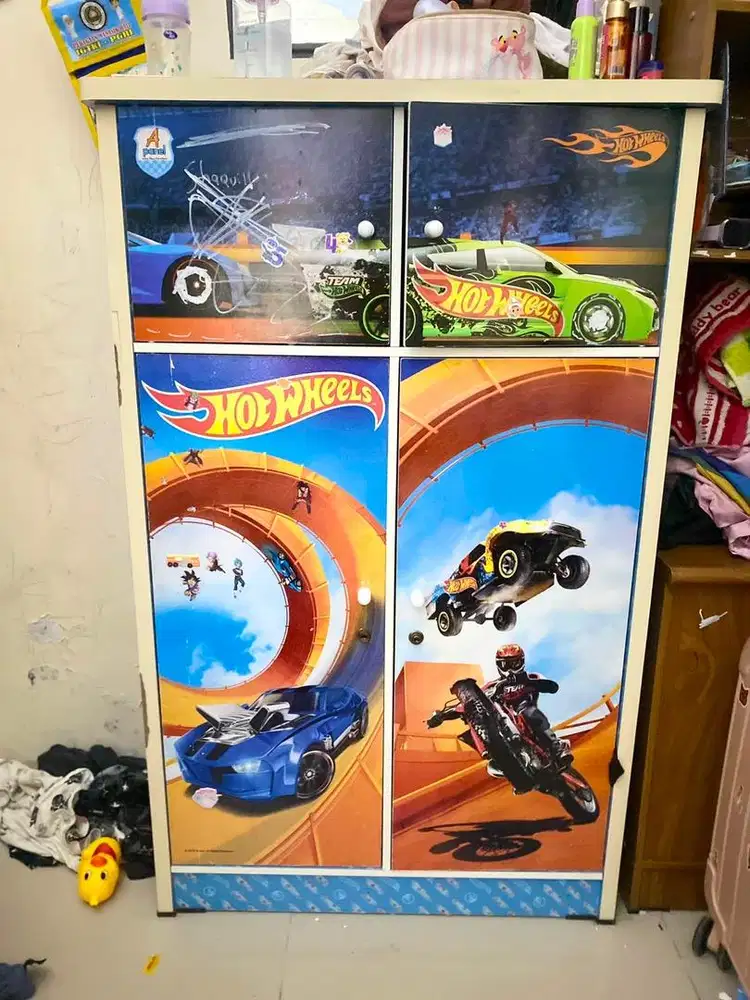 lemari anak preloved