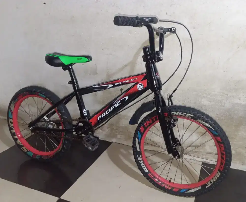 sepeda BMX ukuran 18 untuk usia 6 sampai 8 tahun