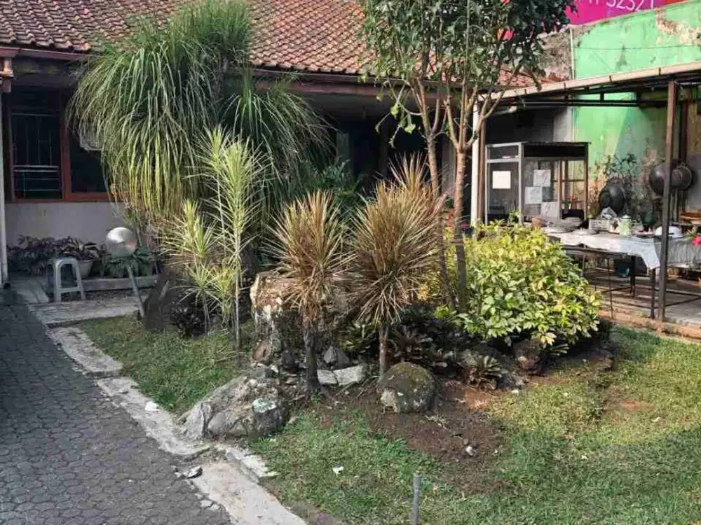 Dijual Rumah Lama Terawat di Tengah Kota Cimahi