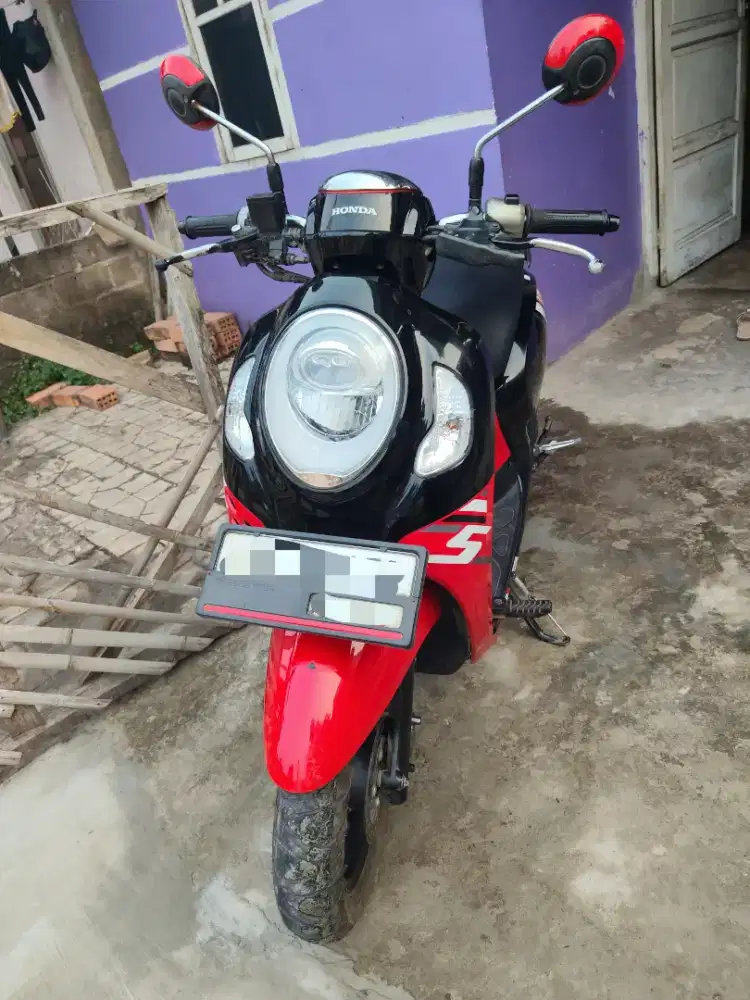 Scoopy Sporty red 2023