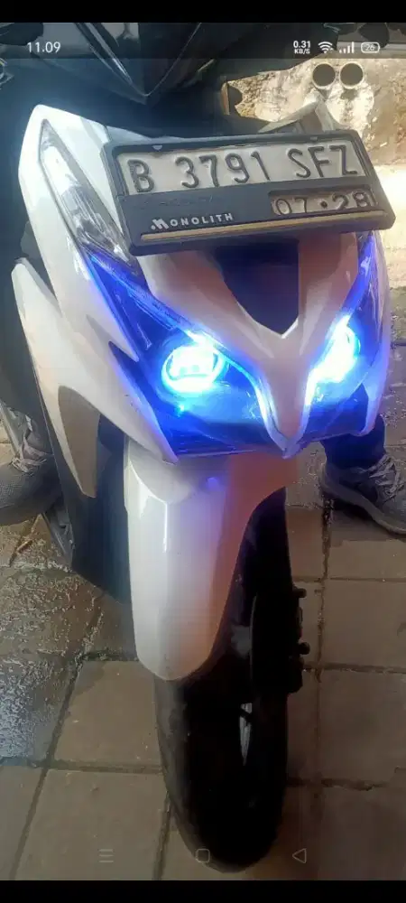 Di jual mtr honda vario warna putih thn 2012