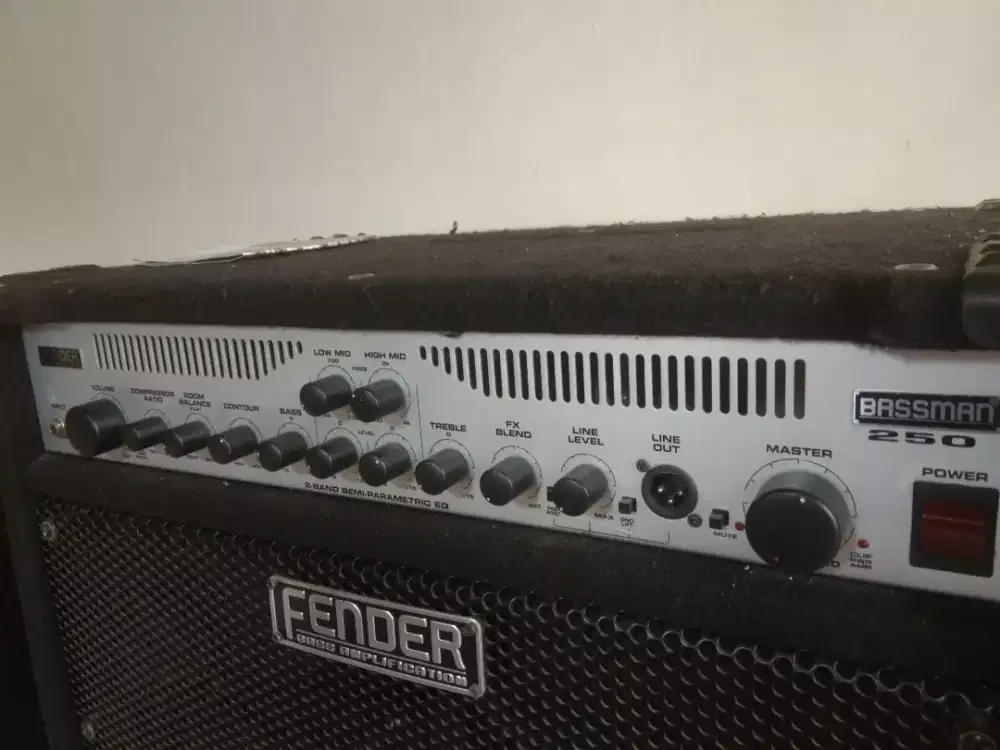 Di jual ampli bass fender bosman 250