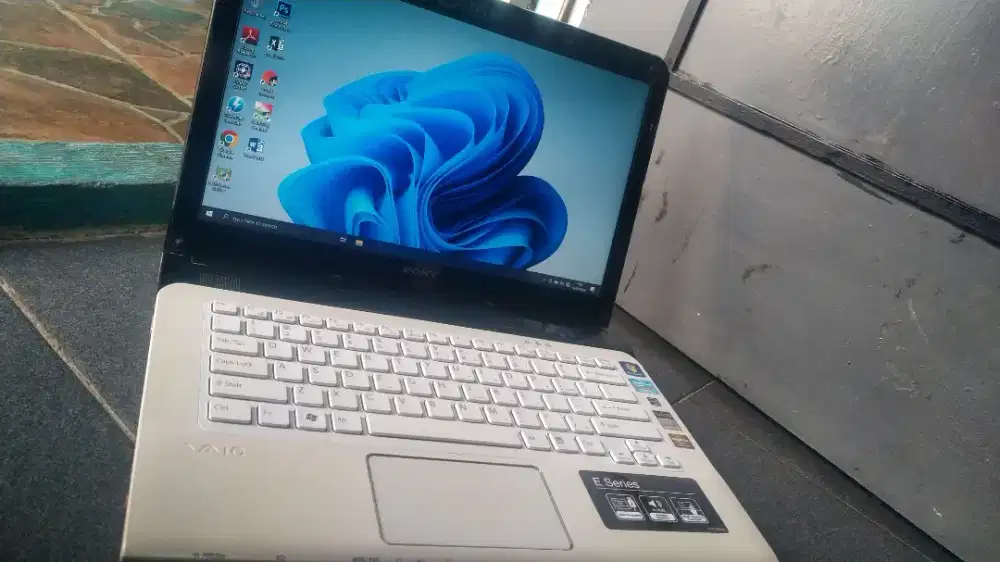 Laptop Sony Vaio Core i5 ram 8gb double vga buat multimedia OK!