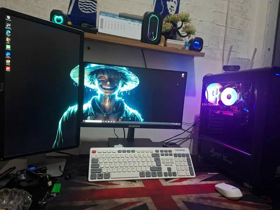 Dijual paket setup PC Fullset Dual Monitor terawat. Kondisi normal mul