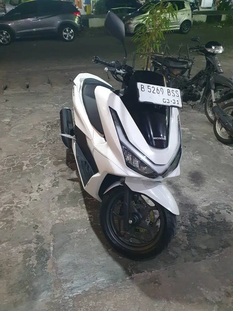DIJUAL PCX 160 TAHUN 2026 WARNA PUTIH LOW KM