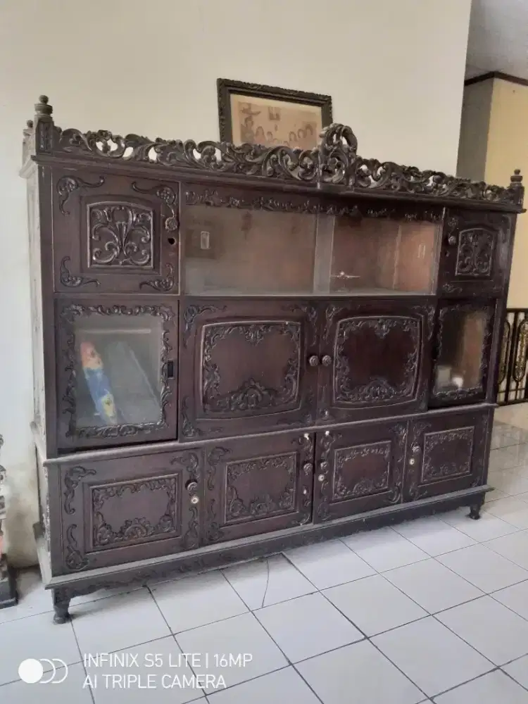 Dijual : Buffet Jati Ukir, Ukuran : PxLxT (215x45x180)