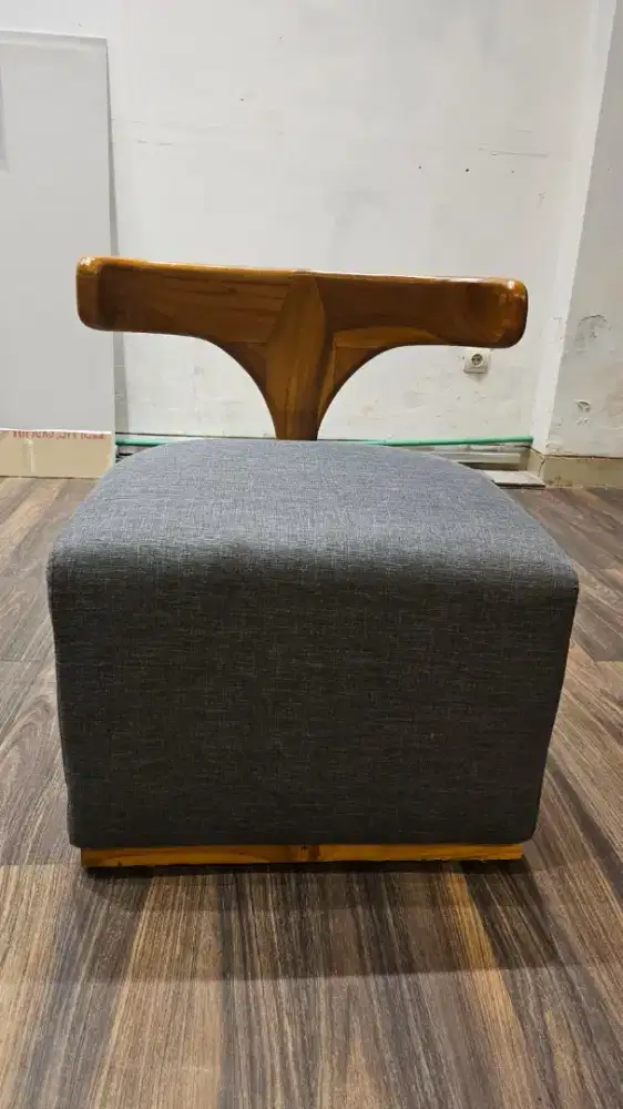KURSI KAYU SOLID + UPHOLSTERY GREY – SECOND