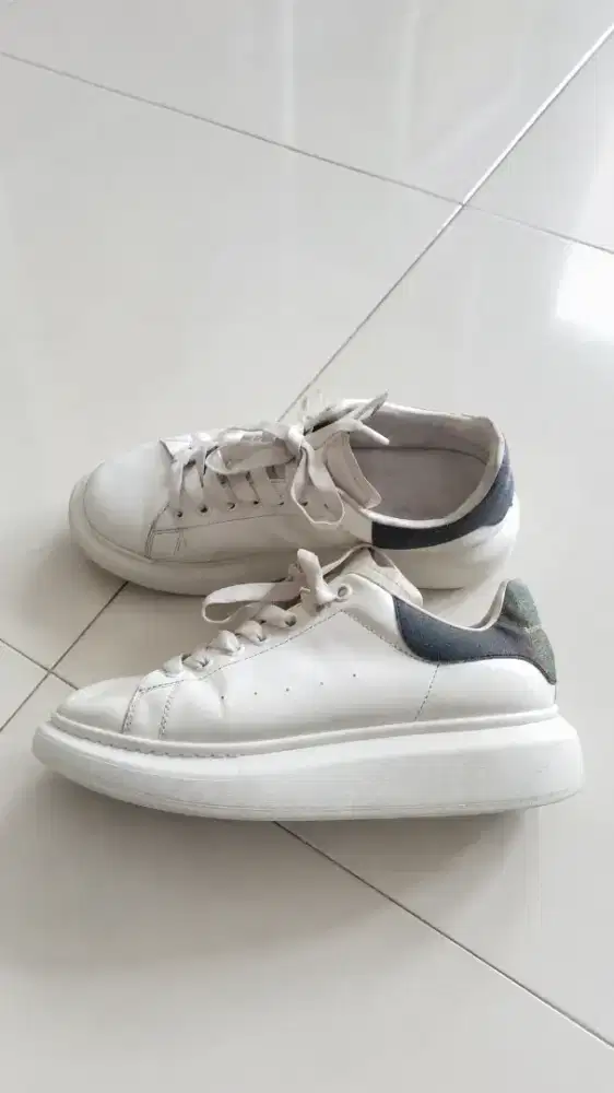 sepatu Alexander McQueen ori bekas sepatu bekas sneaker bekas